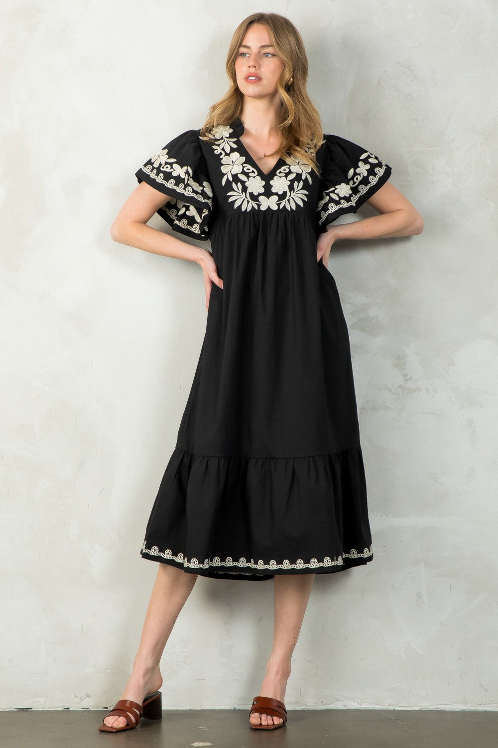 Embroidered Detail V-Neck Dress HOMESTEAD Embroidered Detail V-Neck Dress HOMESTEAD