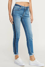 Load image into Gallery viewer, MID RISE ANKLE LENGTH DISTRESSED SKINNY JEAN