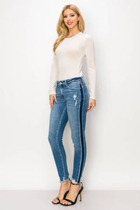 MID RISE ANKLE LENGTH DISTRESSED SKINNY JEAN