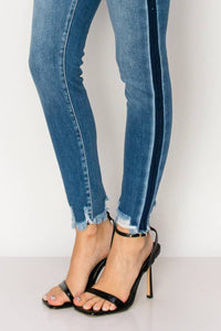 MID RISE ANKLE LENGTH DISTRESSED SKINNY JEAN