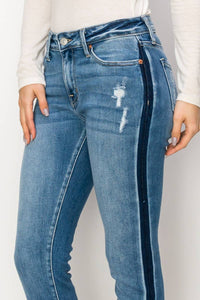 MID RISE ANKLE LENGTH DISTRESSED SKINNY JEAN