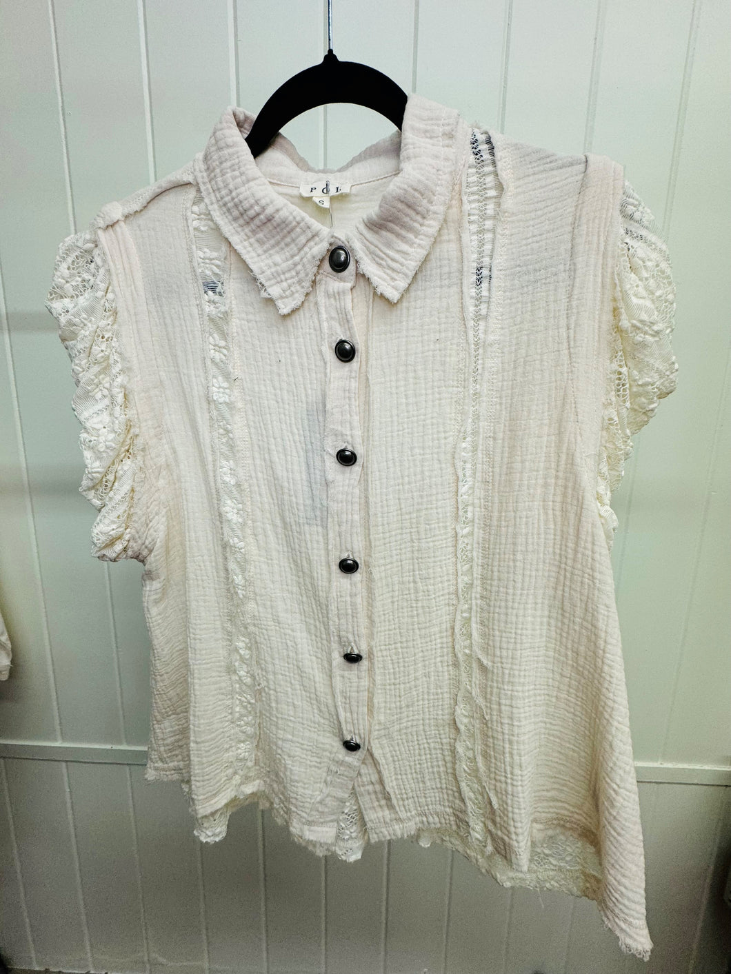 Short Lace Bell Sleeve